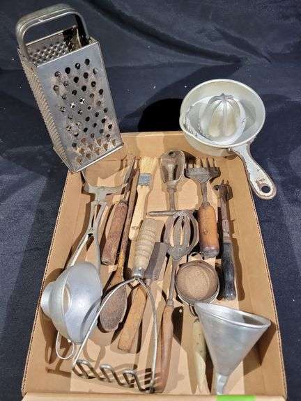 VINTAGE KITCHEN UTENSILS