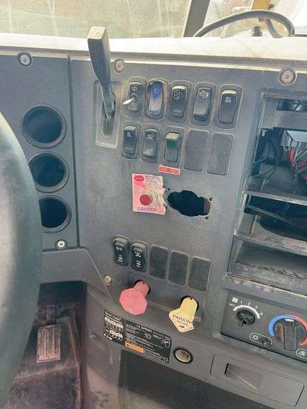 2008 Mack CHU613 showing 30,854 mi, 8,034 hrs - doesn't run