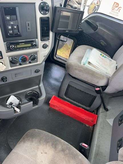 2013 Mack CXU613 showing 359,326 mi, 8,691 hrs - runs