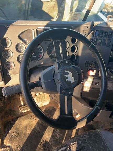 2008 Mack CHU613 showing 566,424 mi, 15,328 hrs- runs