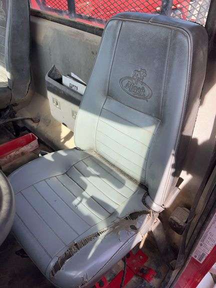 2012 Mack CHU613 showing 43,299 mi, 12,171 hrs - runs