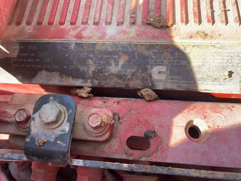 2015 Peterbilt 579 showing 453,390 mi, 22,671 hrs - runs