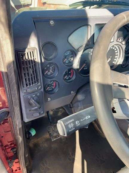 2012 Mack CHU613 showing 33,805 mi, 13,042 hrs -