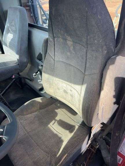 2008 Mack CHU613 showing 52,438 mi, 10,237 hrs - runs