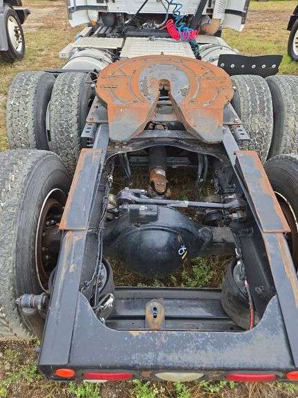 2013 Mack CXU613 showing 359,326 mi, 8,691 hrs - runs