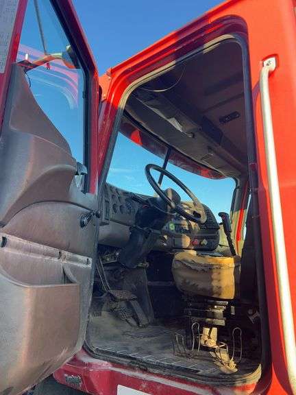 2007 Mack CHU613 showing 38,067 mi, 13,851 hrs- runs