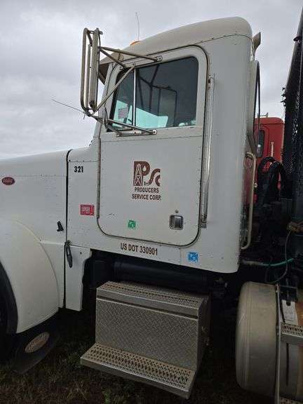 2002 Peterbilt Winch Truck 379 showing 6,294mi, hrs unkown- runs