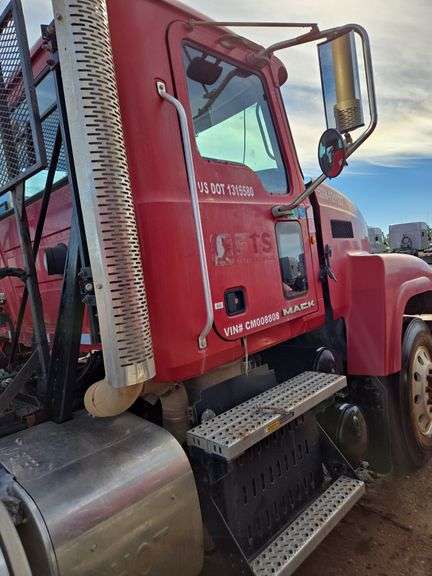 2012 Mack CHU613 showing 39,668 mi, 4,939 hrs - runs