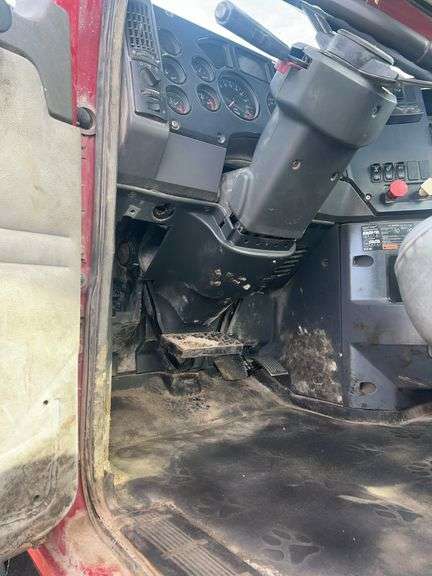 2012 Mack CHU613 showing 88,859 mi, 12,352 hrs - doesn't run