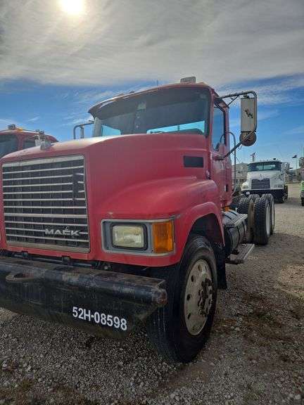 2008 Mack CHU613 showing 61,447 mi, 15,684 hrs - runs