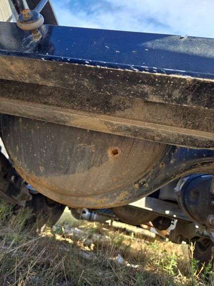 2015 Peterbilt 579 507,402 mi, hrs unknown- doesn't run