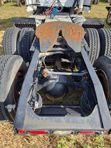 2013 Mack CXU613 showing 376,107 mi, 8,830 hrs - doesn’t run