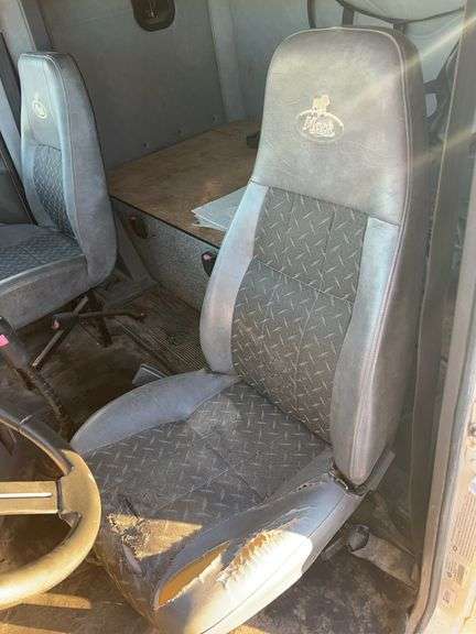 2008 Mack CHU613 showing 566,424 mi, 15,328 hrs- runs