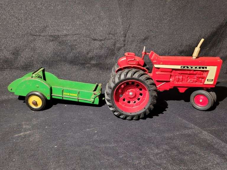 ERTL FARMALL 806 & JOHN DEERE MANURE SPREADER TOY