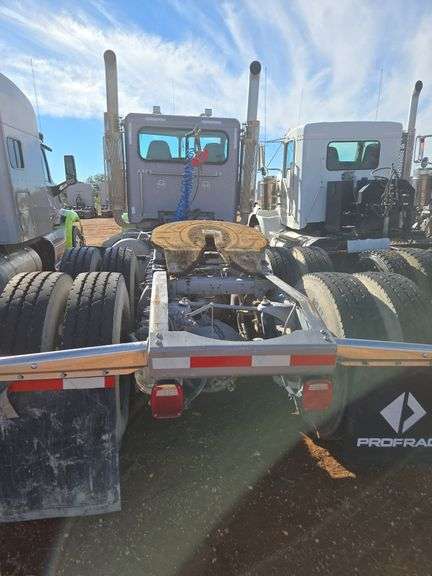 2012 Peterbilt 388 showing 48,817 mi, 9,224 hrs - runs