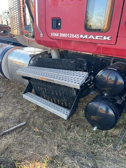 2013 Mack CHU613 showing 11,159 mi, 3,727 hrs- runs