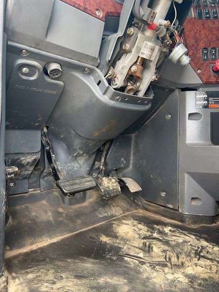 2007 Mack CXP613 showing 551,127 mi, 17,645 hrs - doesn't run