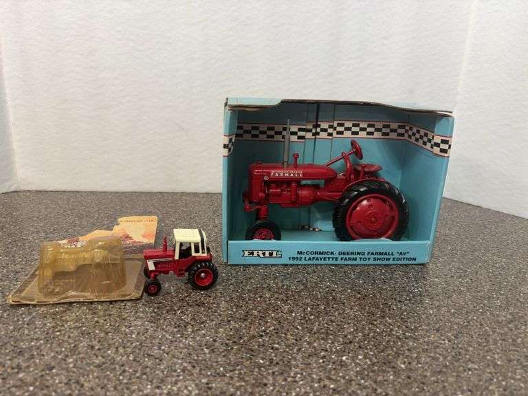 McCormick Farmall AV (1/16 Scale ) & International 86 Series (1/64 Scale Tractor
