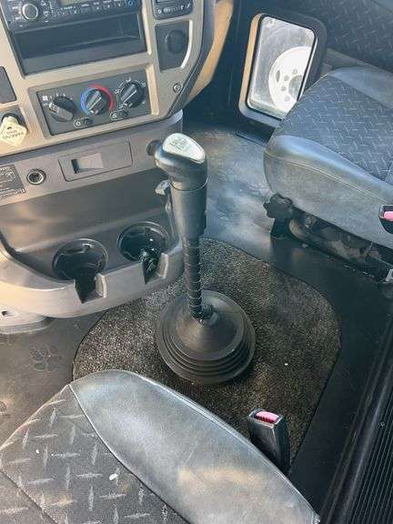 2008 Mack CXU613 showing 529,582 mi, 12,274 hrs- runs