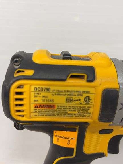DeWalt cordless impact driver & cordless drill driver w/ battery charger - works