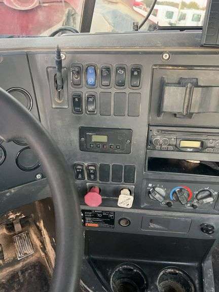 2008 Mack CHU613 showing 63,099 mi, 1,155 hrs- runs