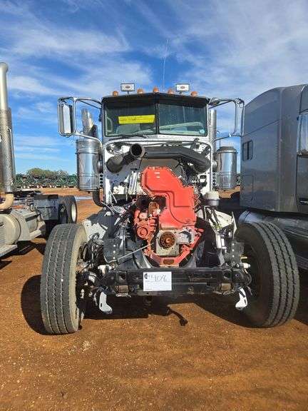 2014 Peterbilt miles & hrs unknown - doesn't run