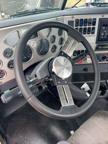 2013 Mack CXU613 showing 359,326 mi, 8,691 hrs - runs