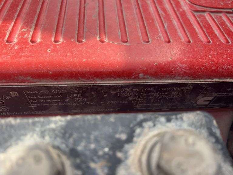 2015 Peterbilt 567 showing 31,476 mi, 7,804 hrs - runs