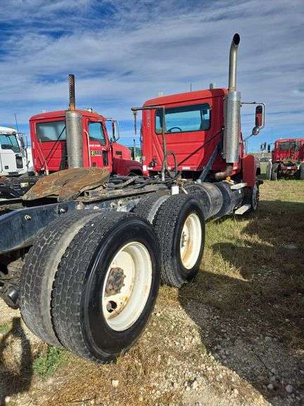 2007 Mack CHN613 showing 57,568 mi, 15,558 hrs - runs