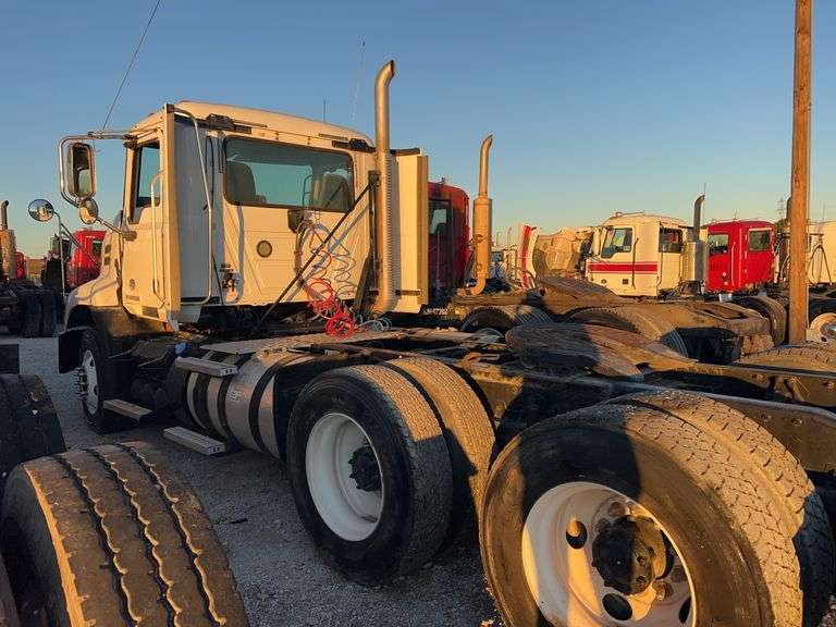 2012 Mack CXU613 showing 719,588 mi, hrs unknown- doesn't run