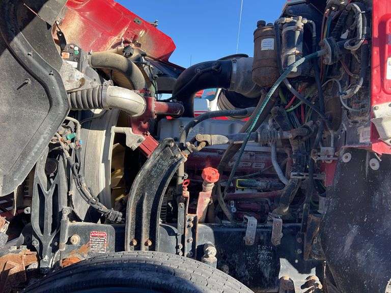 2008 Mack CHU613 showing 43,154 mi, 8,316 hrs- doesn't run