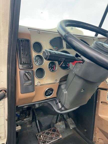 2007 Mack CTP713 showing 47,533 mi, 9999 hrs - runs