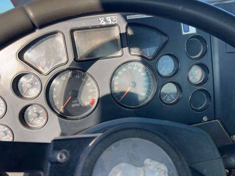 2011 Mack CHU613 showing 39,348 mi, 16,109 hrs- runs