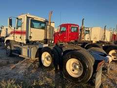 2014 Mack CXU613 showing 665,241, 14,352 hrs- runs