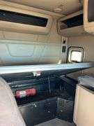 2015 Peterbilt 579 showing 453,390 mi, 22,671 hrs - runs