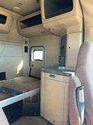 2015 Peterbilt 579 showing 424,747 mi, 22,986 hrs - runs