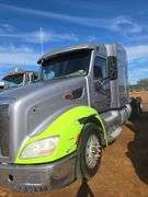 2015 Peterbilt 579 showing 500,775 mi, 26,318 hrs - doesn't run