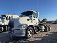 2011 Mack CXU613 showing 331,782 mi, 10,113 hrs- runs