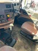2015 Peterbilt 579 showing 416,100 mi, 22,250 hrs - runs