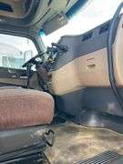 2015 Peterbilt 579 showing 416,100 mi, 22,250 hrs - runs