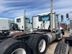 2012 Mack CXU613 showing 701,487 mi, 15,325 hrs - runs