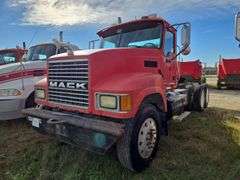 2007 Mack CHN613 showing 57,568 mi, 15,558 hrs - runs