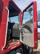 2015 Mack CHU613 showing 43,870 mi, 6,916 hrs - runs