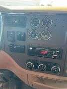 2015 Peterbilt 579 showing 424,747 mi, 22,986 hrs - runs