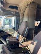 2015 Peterbilt 579 showing 370,184 mi, 14,618 hrs - runs