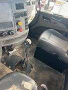2015 Peterbilt 567 showing 31,476 mi, 7,804 hrs - runs