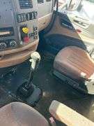 2015 Peterbilt 579 showing 453,390 mi, 22,671 hrs - runs
