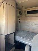 2015 Peterbilt 579 507,402 mi, hrs unknown- doesn't run