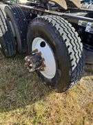 2015 Peterbilt 567 showing 31,476 mi, 7,804 hrs - runs