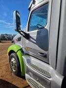 2015 Peterbilt 579 showing 453,390 mi, 22,671 hrs - runs